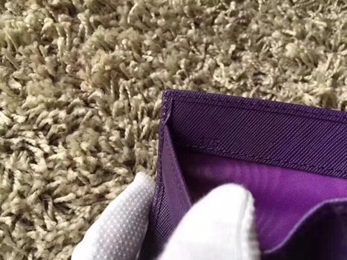 プラダ財布内部構造