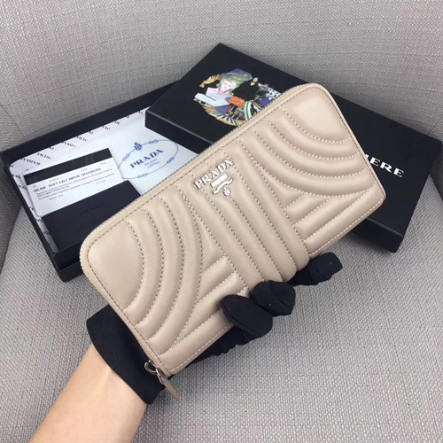 プラダ財布正面デザイン