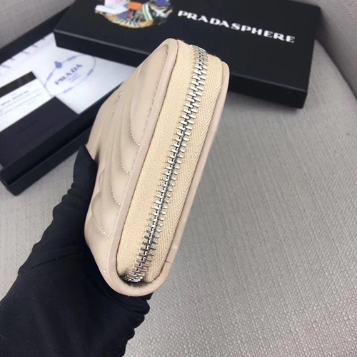 プラダ財布内部構造