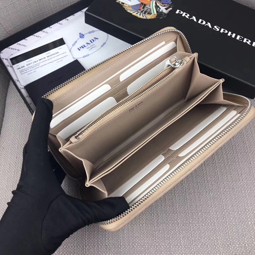 プラダ財布細部ディテール