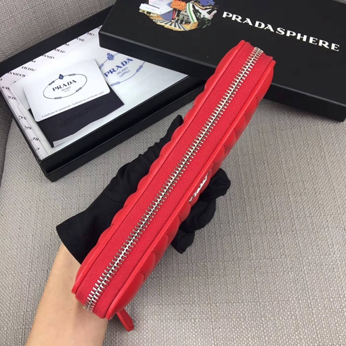 プラダ財布側面デザイン