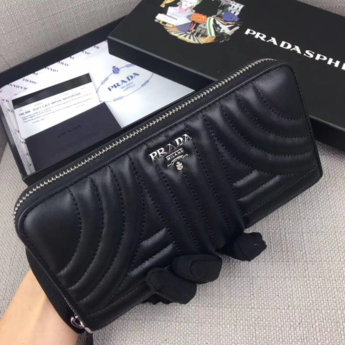 プラダ財布正面デザイン