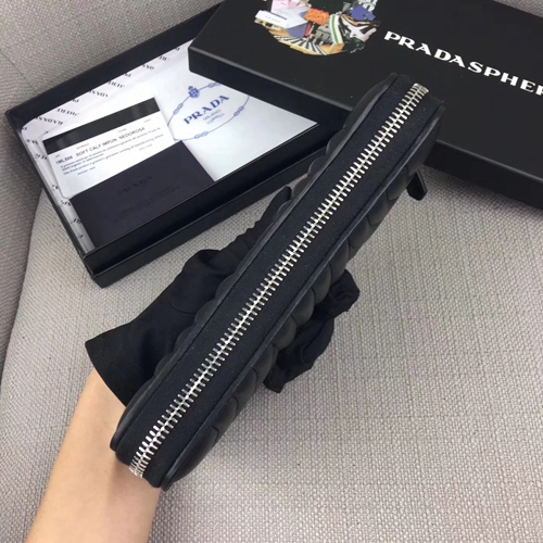 プラダ財布側面デザイン