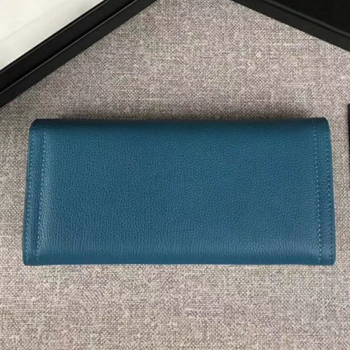 プラダ財布背面デザイン
