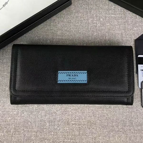 プラダ財布正面デザイン
