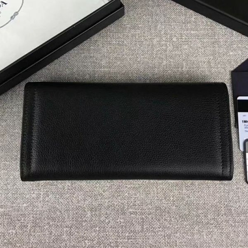 プラダ財布背面デザイン