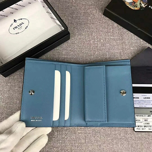 プラダ財布細部ディテール