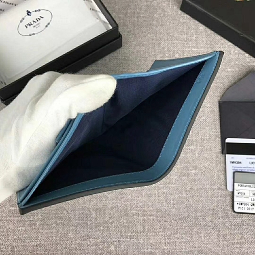 プラダ財布角部分ディテール