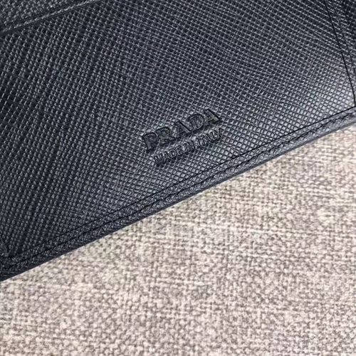 プラダ財布側面デザイン