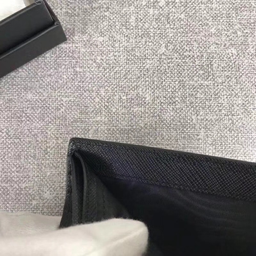 プラダ財布素材ディテール