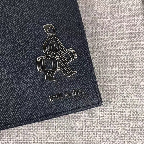 プラダ財布背面デザイン