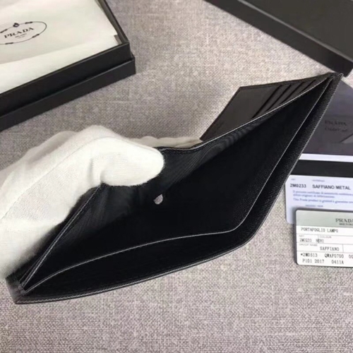プラダ財布内部構造