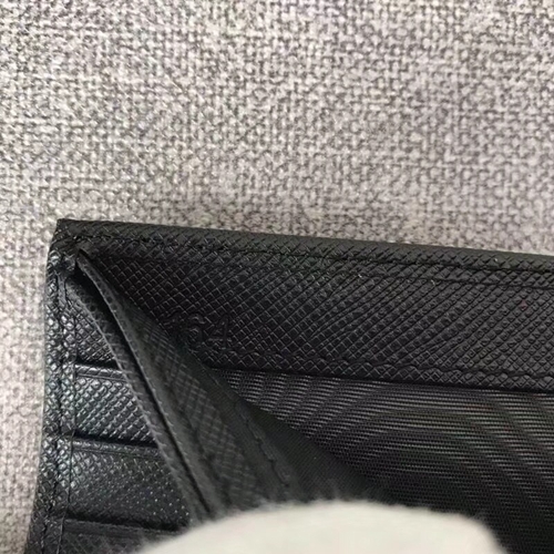 プラダ財布細部ディテール