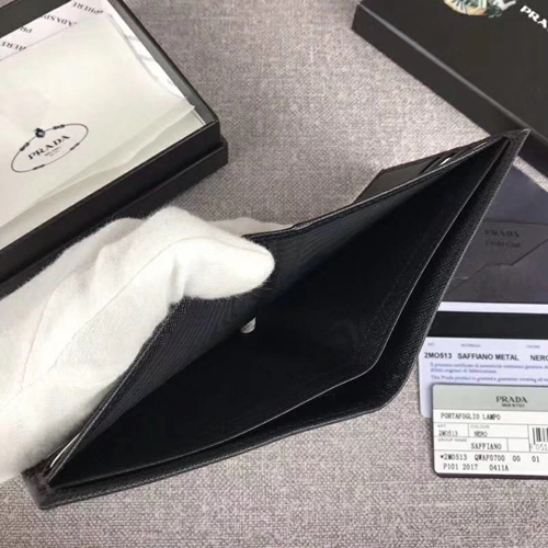 プラダ財布素材ディテール