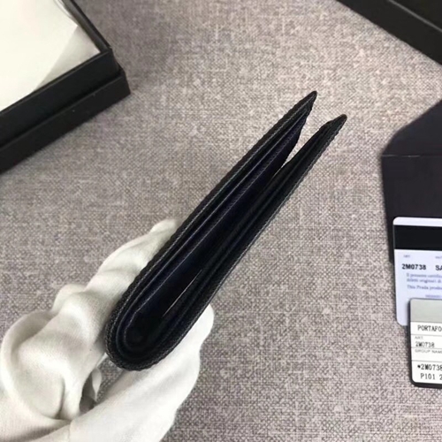 プラダ財布側面デザイン