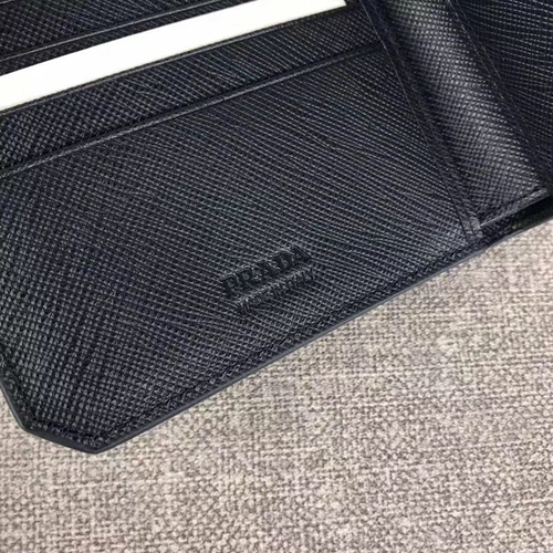 プラダ財布側面デザイン