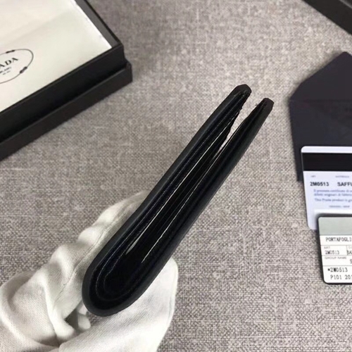 プラダ財布側面デザイン