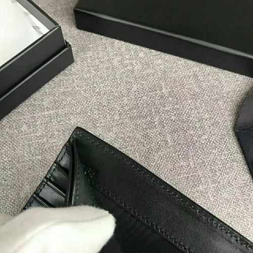 プラダ財布角部分ディテール