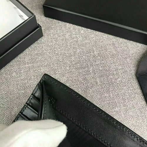 プラダ財布角部分ディテール