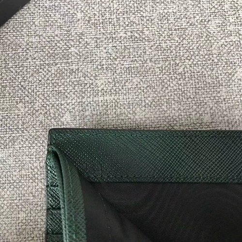 プラダ財布素材ディテール