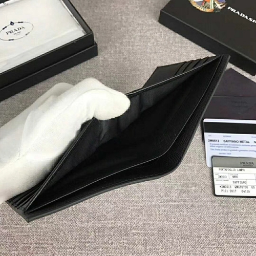 プラダ財布素材ディテール