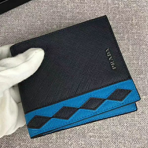 プラダ財布背面デザイン