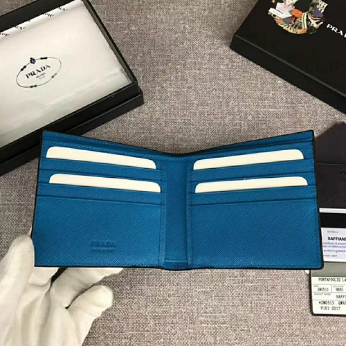 プラダ財布側面デザイン