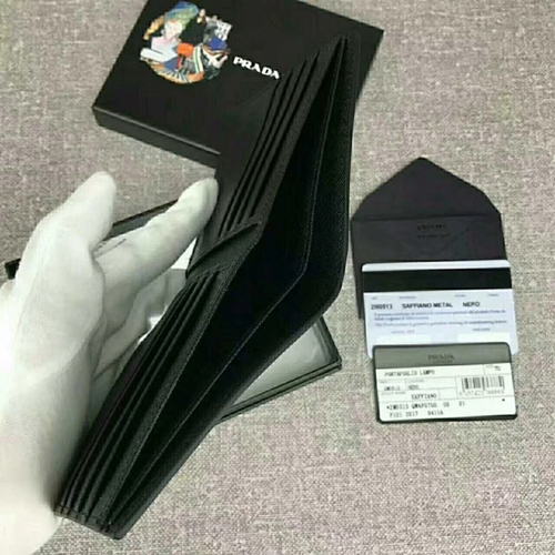 プラダ財布素材ディテール