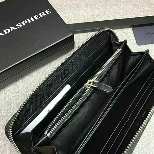 プラダ財布内部構造