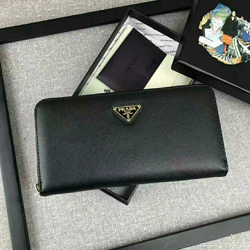 プラダ財布背面デザイン