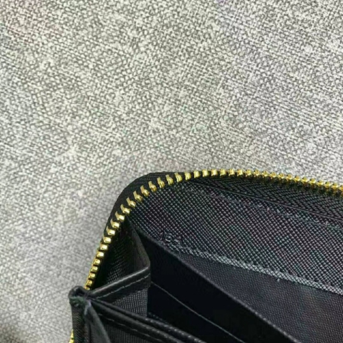 プラダ財布細部ディテール