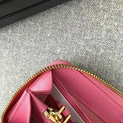 プラダ財布内部構造