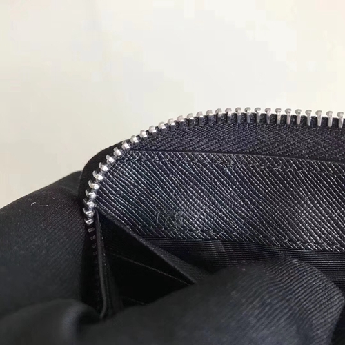 プラダ財布素材ディテール