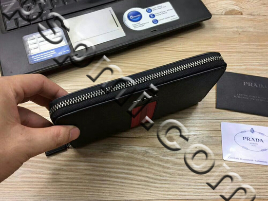 プラダ財布内部構造