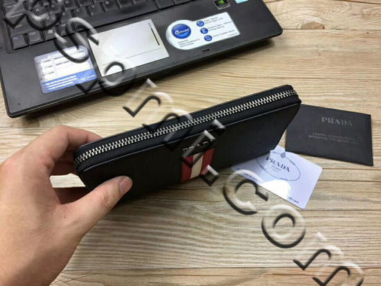 プラダ財布内部構造
