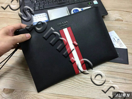 プラダ財布正面デザイン