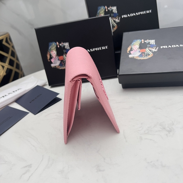 プラダ財布コピー着用イメージ