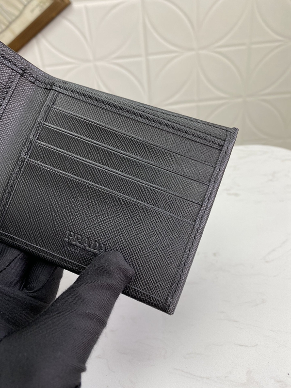 プラダ財布コピー着用イメージ