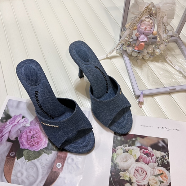 サンダル正面デザイン