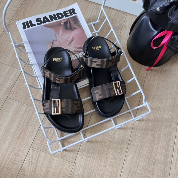 サンダル背面デザイン