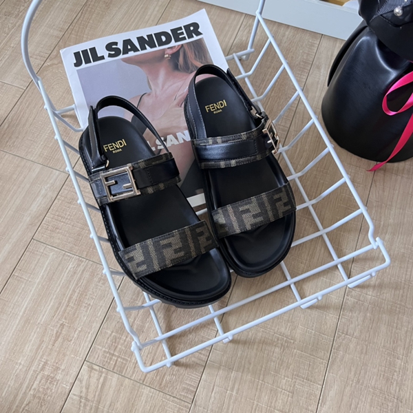 サンダル正面デザイン