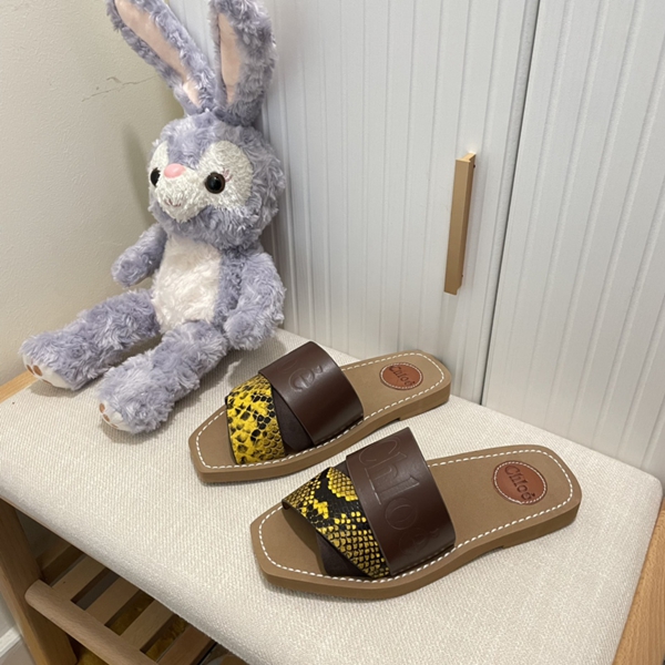 サンダル正面デザイン
