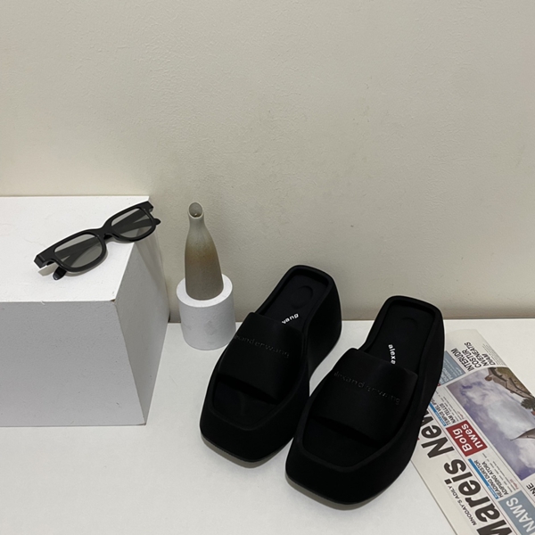 サンダル正面デザイン