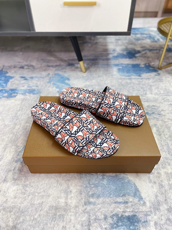 サンダル背面デザイン