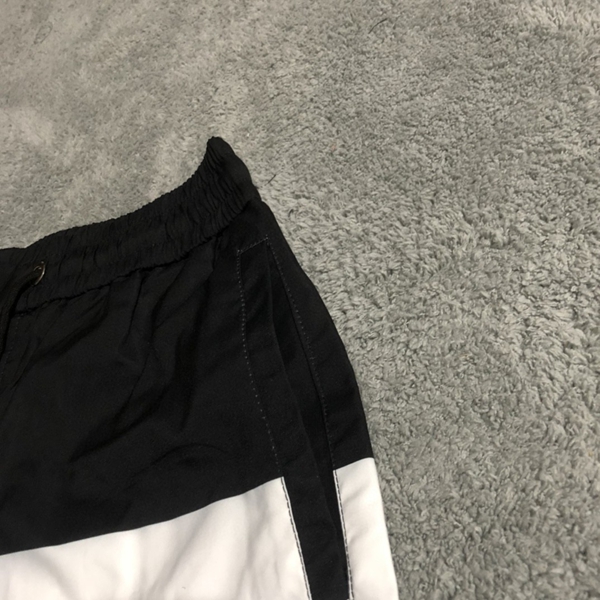 ブランドハーフパンツ角部分ディテール