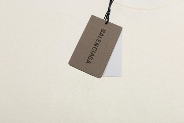 ブランドTシャツ着用イメージ
