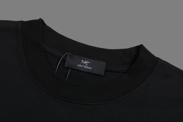 ブランドTシャツ側面デザイン