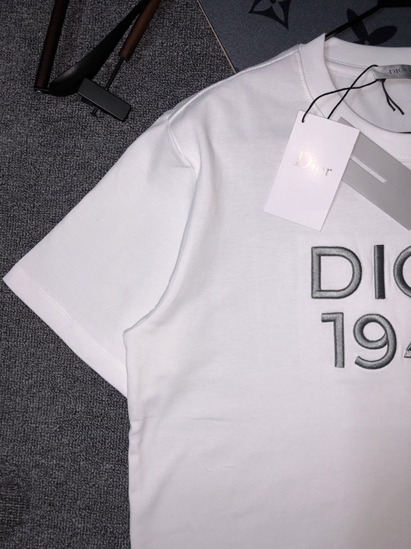 ブランドTシャツ側面デザイン