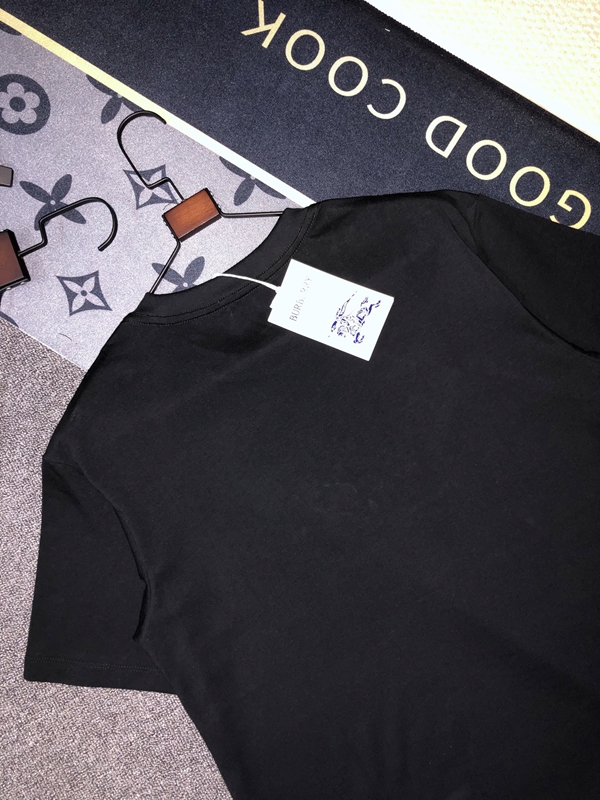 ブランドTシャツ全体デザイン