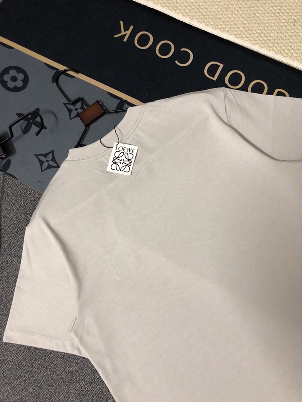 ブランドTシャツ着用イメージ